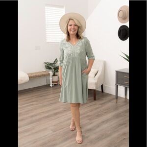 🌷Jana Sage Embroidered Dress